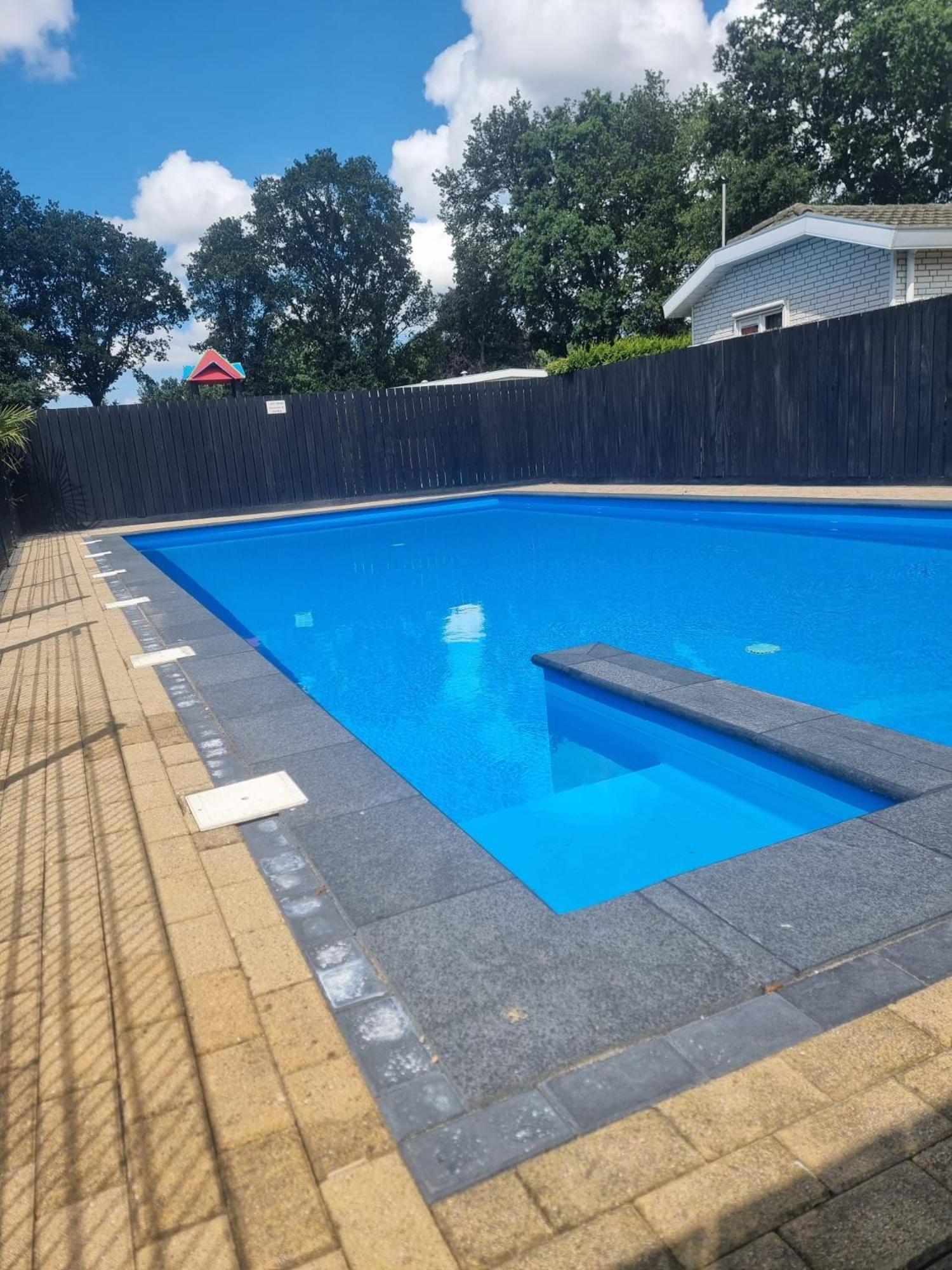 Comfortabel En Gezellig Familie Chalet Tot 6 Personen Op De Veluwe Bungalowpark De Kern Putten Exterior foto